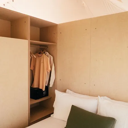 Wecamp * カディス