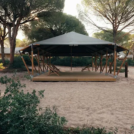 Дерев'яний котедж Wecamp